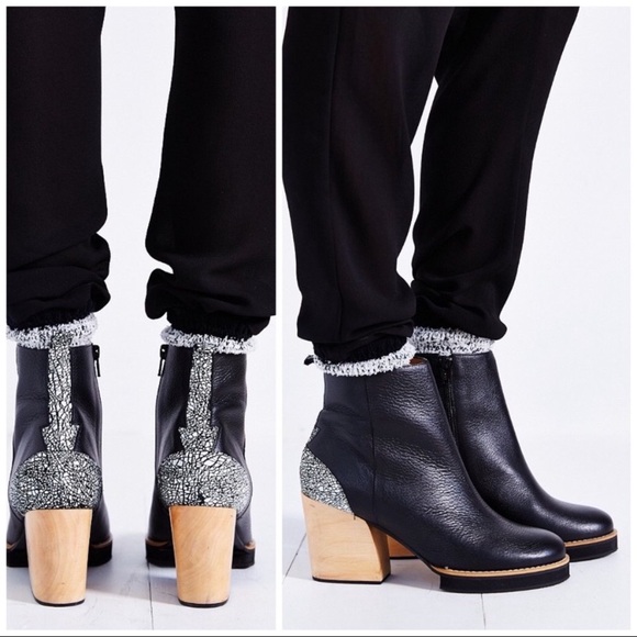 UO Urban Outfitters Xperimental Naoki Nin Black White Platform Ankle Booties - Picture 1 of 12